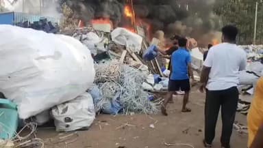 ದೊಡ್ಡಬಳ್ಳಾಪುರ: ಹೆಸರಘಟ್ಟದಲ್ಲಿ ಕಿಗೇಡಿಗಳ ದುಷ್ಕೃತ್ಯಕ್ಕೆ ಗುಜರಿ ವಸ್ತುಗಳು ಬೆಂಕಿಯಿಂದ ಧಗಧಗ