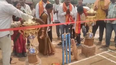 ଗୁଡାରି: ମାଁ ବ୍ରହ୍ମୁଣୀ ଦେବୀ କ୍ରିକେଟ ଟୁର୍ନାମେଣ୍ଟ ର ଶୁଭ ଉଦଘାଟନ କଲେ ଗୁଣପୁର ପୌର ପରିଷଦ ଉପାଧ୍ୟକ୍ଷ ଶିବ ପ୍ରସାଦ ଗୌଡ