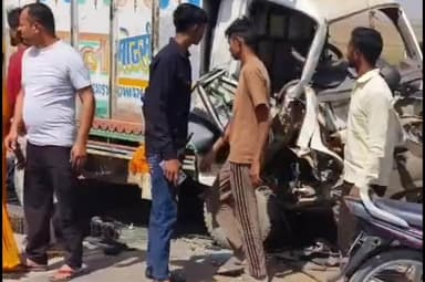 पटियाली: कादरगंज गंगा पुल पर मैक्स पिकअप और छोटा हाथी की आमने-सामने भिड़ंत, दर्जन भर से अधिक घायल