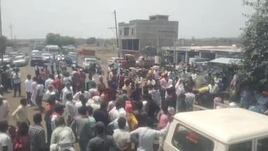 शमशाबाद: सांगुल में पटवारी की प्रताड़ना से किसान ने की आत्महत्या, शव सड़क पर रखकर किया चक्काजाम