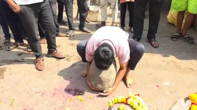 नंदुरबार: माळीवाडा परिसरात आजही अक्षय तृतीयेच्या दिवशी गोटा उचलून सालदारकी निवड प्रथा सुरू