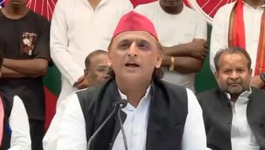 "नाली में पाइप डालकर चाय पिला रहे थे सबको
बताओ नाली ज्यादा पॉल्यूटेड है या एल्यूमीनियम का साफ बर्तन" #AkhileshYadav #viralvideo