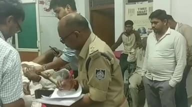 सारंगपुर: सारंगपुर में आगर रोड पर अज्ञात वाहन ने दो बाइक सवारों को मारी टक्कर, शाजापुर रेफर