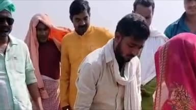 सगड़ी: आराजी अमानी गांव में देवारांचल उत्थान सेवा समिति ने अग्नि पीड़ित परिवार को दी आर्थिक मदद, लोगों ने की जमकर प्रशंसा