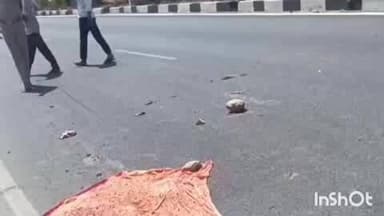 करेरा: दतिया में शादी से लौट रहे दंपति को ट्रक ने मारी टक्कर, पत्नी की मौके पर मौत, पति घायल