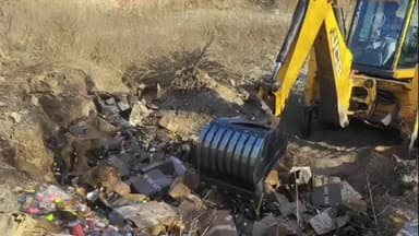 शिरपूर: ८५ लाख ९१ हजारांची जप्त दारू शिरपूर तालुका पोलिसांनी केली नष्ट.