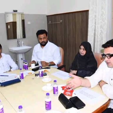 ಕಲಬುರಗಿ: ನಗರದಲ್ಲಿ ಜೆಸ್ಕಾಂ ಅಧ್ಯಕ್ಷರು ಮತ್ತು ಅಧಿಕಾರಿಗಳ ಜೊತೆ ಶಾಸಕಿ ಖನೀಜ್ ಫಾತೀಮಾ ಸಭೆ