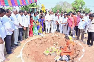 గద్వాల్: తాగునీటి సమస్యను తీర్చే కోసం 21వ వార్డ్,18వవార్డ్ లో నూతన వాటర్ ట్యాంక్ నిర్మాణానికి భూమి పూజ చేసిన ఎమ్మెల్యే