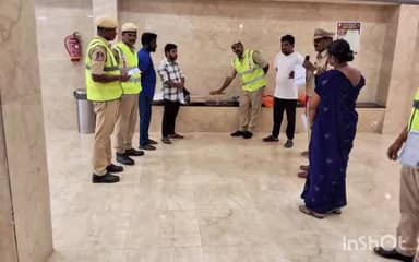 నాగర్ కర్నూల్: నాగర్ కర్నూల్ సినిమా థియేటర్లో అగ్నిమాపక శాఖ అవగాహన కార్యక్రమం