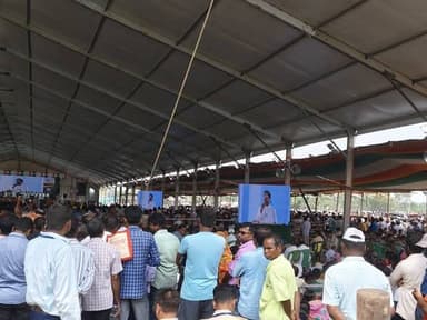 আর কিছুক্ষণের মধ্যে গঙ্গাসাগরের ছয়ের ঘেরীতে রাজনৈতিক সভা শুরু হতে চলেছে।
#AbhishekBanerjee #south24pargans #sagardwip