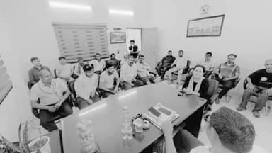 कालकाजी: तुगलकाबाद: विधायक सही राम से बाल्मीकि मोहल्ला के लोगों ने की मुलाकात, नालियों की सफाई कराने की मांग