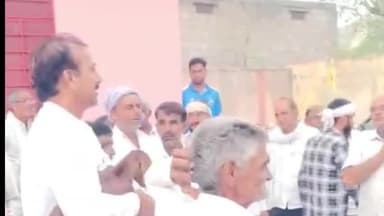 झुंझुनू: मां से बिछड़े मासूमों का दर्द, 16 बकरियां चोरी, बच्चों को गोद में लेकर गुढ़ागौड़जी थाने पहुंचे पूर्व मंत्री राजेंद्र गुढ़ा