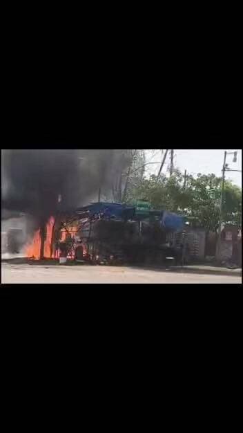 बड़ी खबर: सिवनी में ट्रांसफार्मर ब्लास्ट के बाद मचा हड़कंप, आग की चपेट में आईं दुकानें! ---सिवनी: डूण्डासिवनी थाना क्षेत...