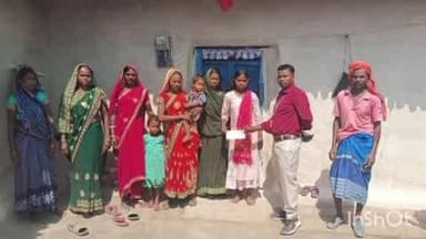 हेरहंज: संस्था द्वारा पाँच-पाँच हजार रुपये की सहयोग राशि चेक से सौंपी गई