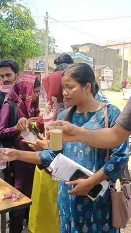 सिमडेगा: जेपीएससी परीक्षा में शामिल होने आए अभ्यर्थियों के लिए एबीवीपी ने गर्मी में किया सेवा कार्य