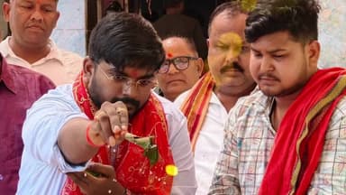 इटखोरी: नए डीसी रवि आनंद ने इटखोरी स्थित माँ भद्रकाली मंदिर में की पूजा-अर्चना