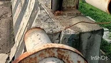 उरण: बोकडवीरा वीजनिर्मिती प्रकल्पाजवळील उड्डाणपूल धोक्यात