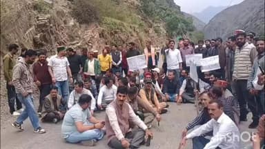 धरवाला: चम्बा-भरमौर एनएच पर चक्का जाम, विधायक डॉ. जनक राज ने सरकार को दी चेतावनी