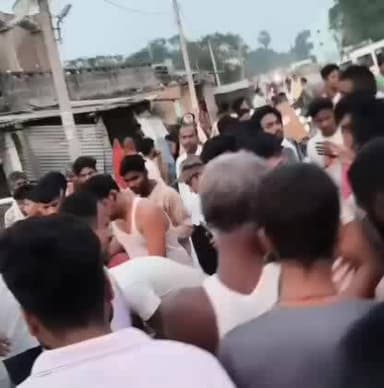 मोहनपुर: मोहनपुर NH-122B पर बाइक की टक्कर में चार जख्मी, सरकारी अस्पताल में निजी डॉक्टर कर रहे इलाज, वीडियो वायरल