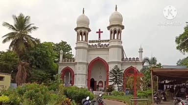 ஈரோடு: பன்னீர்செல்வம் பூங்கா பகுதியில அமைந்துள்ள கிறிஸ்தவ தேவாலயத்தில் தமிழக வெற்றி கழகத்தின் வேட்பாளர் விஜய் பாலாஜி தீவிர வாக்கு சேகரிப்பில் ஈடுபட்டார்