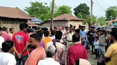 बसंतपुर: वीरपुर नगरक्षेत्र के वार्ड 11 में न्यायालय के आदेश पर पुलिस ने जेसीबी से अवैध अतिक्रमण हटाया