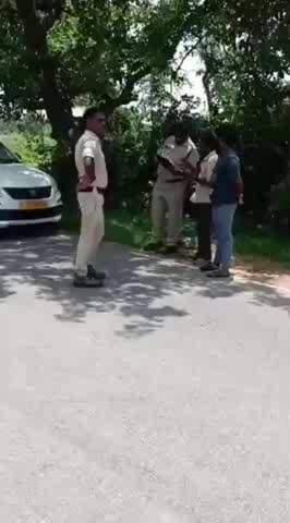 మాచారెడ్డి: ఎస్సై అనిల్ కుమార్ ఆధ్వర్యంలో పోలీసులు విస్తృతంగా వాహన తనిఖీలు, నంబర్ ప్లేట్లు, డ్రైవింగ్ లైసెన్స్ లేనివారికి జరిమానాలు