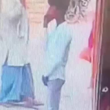 जोगापट्टी: नवलपुर बाजार में दिनदहाड़े साइकिल चोरी, CCTV में कैद वारदात, पुलिस ने जनता से मांगी मदद