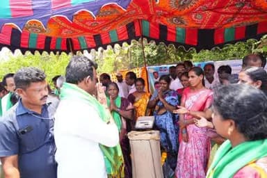 మహబూబ్ నగర్ అర్బన్: భూత్పూర్ మండలం పోతుల మడుగు గ్రామంలో ధాన్యం కొనుగోలు కేంద్రాన్ని ప్రారంభించిన ఎమ్మెల్యే