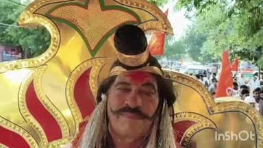 औरैया: शहर में परशुराम शोभा यात्रा का फूल वर्षाकर किया गया स्वागत, शोभा यात्रा में रथों पर सवार झांकियां बनीं आकर्षण का केन्द्र