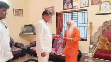 નિરાલી ખોડીયાર મંદિરના મહંત, મહામંડલેશ્વર બજરંગદાસબાપુના આશીર્વાદ લઈ વિક્રમ પટાટે ચુટણી પ્રચાર શરુ કર્યો