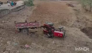 झाबुआ: परवलिया चौकी की रावला घाटी में ट्रैक्टर ट्रॉली पलटने से एक युवक की मौत