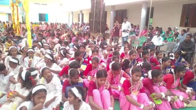 जलडेगा: जलडेगा के भीतबुना चर्च परिसर में फादर के पुरोहित अभिषेक कार्यक्रम में शामिल हुए विशप विंसेंट बरवा