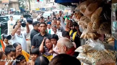 ঝাড়গ্রাম: সভা শেষে ঝাড়গ্রামে ১০ টাকা দিয়ে ঝালমুড়ি খেলেন প্রধানমন্ত্রী,বিক্রম সাউ নামে দোকানদার কি বললেন শুনুন প্রতিক্রিয়া