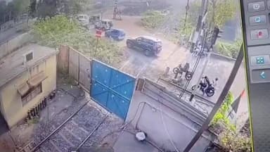 बेरमो: BTPS बोकारो स्टेशन पर मालगाड़ी और स्कॉर्पियो की टक्कर, सीसीटीवी फुटेज आया सामने