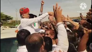 नावां: पूर्व उपमुख्य सचेतक महेंद्र चौधरी के नेतृत्व में सांभर चौराहे पर पूर्व मुख्यमंत्री अशोक गहलोत का स्वागत किया गया