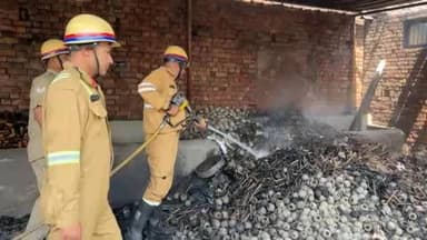 खतौली: खतौली तहसील क्षेत्र के अंतर्गत मोहम्मदपुर माफी गांव में अवैध पटाखा फैक्ट्री विस्फोट पर कार्रवाई की गई