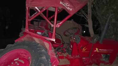 भंडरा: तेज रफ्तार बालू लदा ट्रैक्टर पेड़ से टकराया, चालक बचा, इंजन अलग, ट्रॉली गायब; पुलिस जांच में जुटी