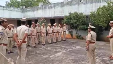 నిర్మల్: తమిళనాడులో జరిగే అసెంబ్లీ ఎన్నికలకు జిల్లా నుండి వెళ్తున్న హోంగార్డ్ లకు మెడికల్ కిట్ లు అందజేసిన ఎస్పీ జానకి షర్మిల