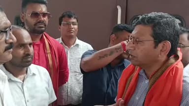 धरहरा: धरहरा स्टेशन पर डीआरएम का औचक निरीक्षण, यात्री सुविधाओं और शौचालयों का लिया जायजा