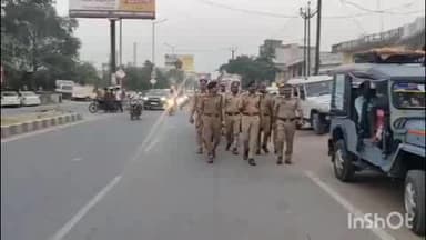 सलेमपुर: देवरिया एसपी ने सलेमपुर कस्बे में पुलिस कर्मियों के साथ पैदल गश्त की, दिए निर्देश और आम जनता से किया संवाद