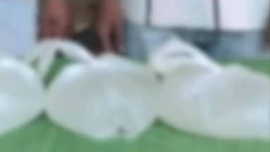 शाम्हो अकहा कुरहा: पुलिस ने अकाहा कुरहा चौक के पास से 10 लीटर देसी शराब और एक मोटरसाइकिल के साथ दो शराब कारोबारियों को गिरफ्तार किया