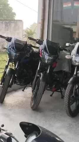 शंकरपुर बाजार में नैनसी ऑटोमोबाइल्स का धमाका: बजाज की बाइक्स पर उपहारों की बौछार!