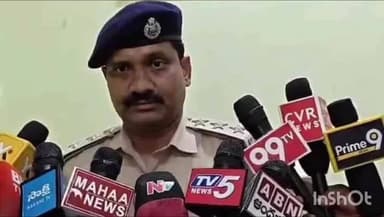 బాపట్ల జిల్లాలో రైలు దోపిడీ,అప్పికట్ల వద్ద చైను లాగి స్పెషల్ ట్రైన్ ను ఆపేసి జనరల్ బోగీలలో 120 గ్రాముల బంగారు నగల అపహరణ