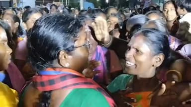 கள்ளக்குறிச்சி: சிறுவங்கூர் கிராமத்தில் நடைபெற்ற திண்ணை பிரச்சாரத்தில் விடுதலை சிறுத்தைகள் கட்சியின் வேட்பாளர் மாலதி பங்கேற்பு