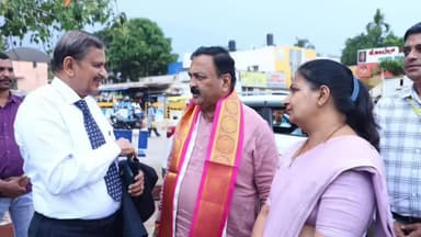 ಹುಬ್ಬಳ್ಳಿ ನಗರ: ಹುಬ್ಬಳ್ಳಿ ನಗರಕ್ಕೆ ಆಗಮಿಸಿದ ಸಂಸದ ಡಾ. ಸಿ.ಎನ್.ಮಂಜುನಾಥ್ ಅವರನ್ನು ಶಾಸಕ ಮಹೇಶ ಟೆಂಗಿನಕಾಯಿ ಭೇಟಿ ಮಾಡಿ ಮಾತುಕತೆ ನಡೆಸಿದರು