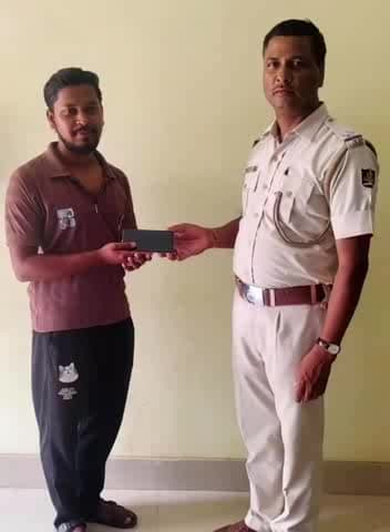 କାକଟପୁର: କାକଟପୁର; ଚୋରି ମୋବାଇଲ ଉଦ୍ଧାର କରି ଫେରାଇଲା କାକଟପୁର ପୋଲିସ