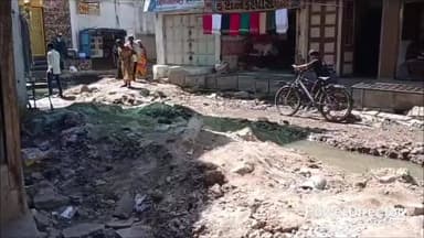 ધોળકા: ધોળકા ખાતે બજાર વિસ્તારમાં એક મહિનાથી રોડ ખોદી નંખાતા હાલાકી