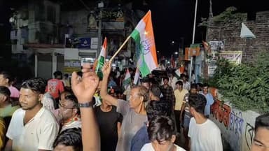 বেলডাঙ্গা ৭১ বিধানসভা কেন্দ্রের জাতীয় কংগ্রেসের প্রার্থী সাহারুদ্দিন শেখের সমর্থনে বেলডাঙ্গা টাউনে পায়ে হেটে র্যালি।