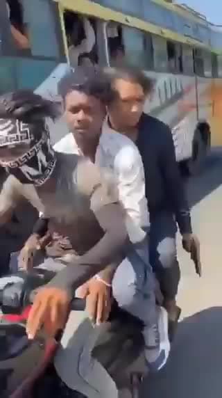 10 सेकंड की रील एक पल में सब खत्म… 3 जिंदगियां चली गईं जिस रील को वायरल करना था, वही मातम बन गई NH-135 मऊगंज पर स्टंट और