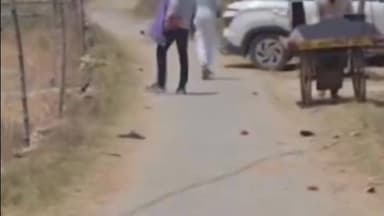 #मुबारकपुर के #सठियांव चौकी कुछ दूरी पर युवक द्वारा असलहा लहराने का वीडियो वायरल, जांच में जुटी पुलिस, वीडियो की पुष्टि ...